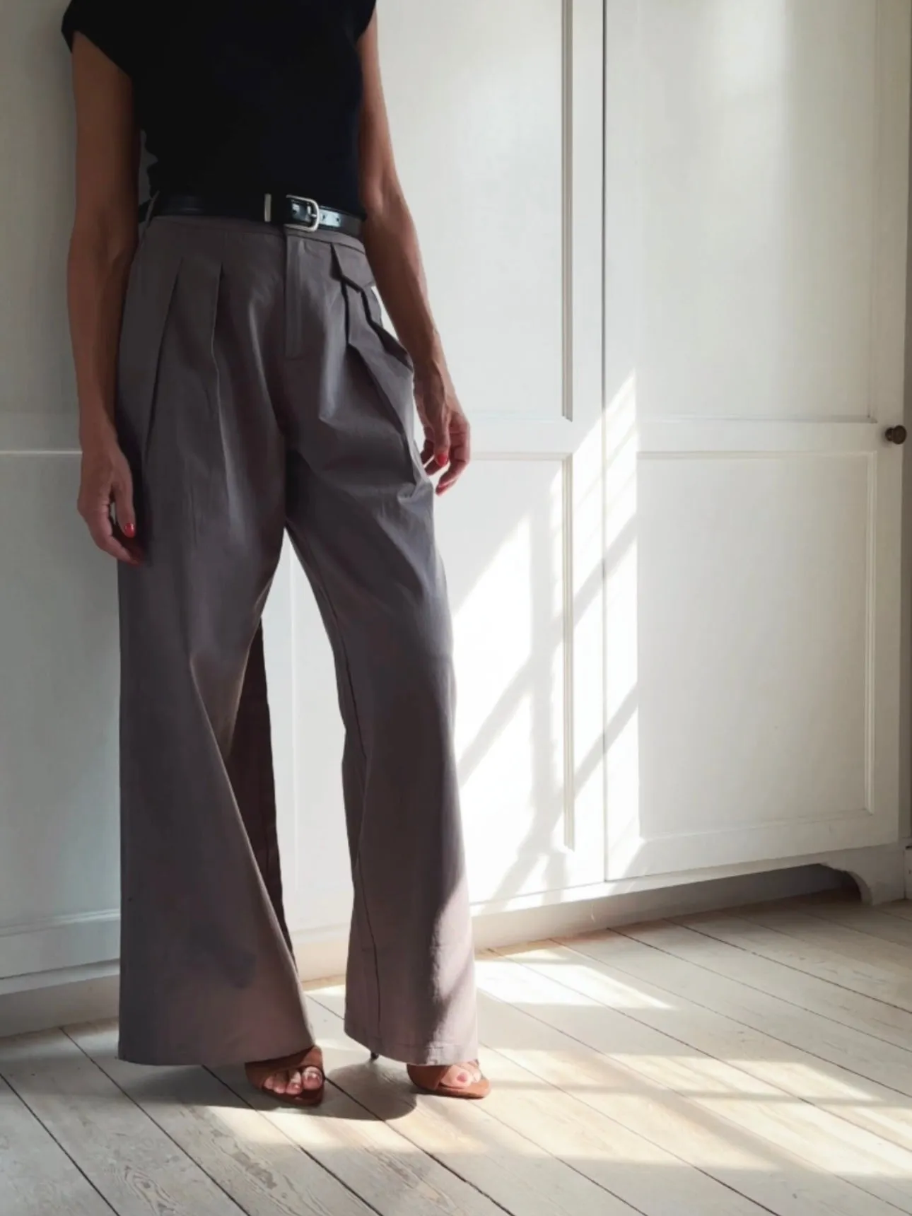 LOOSE CHINO PANTS WITH BELT - GREY